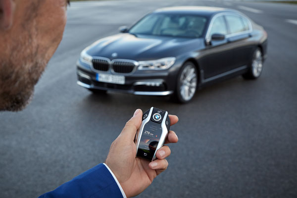 BMW 7er mit Fernbedienung einparken