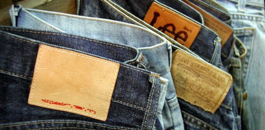 Wie lange hält es deine Jeans ohne Waschmaschine aus?