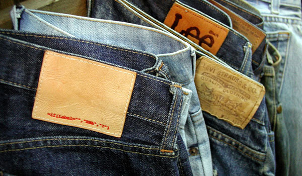 Wie lange hält es deine Jeans ohne Waschmaschine aus?