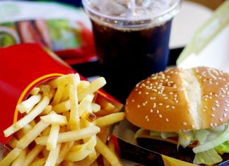 Warum du zum Burger besser keine Cola trinken solltest