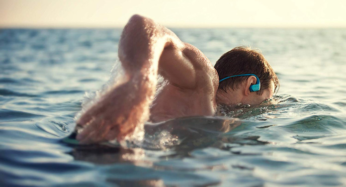 Schwimmen mit Kopfhörer: darauf solltest du achten!