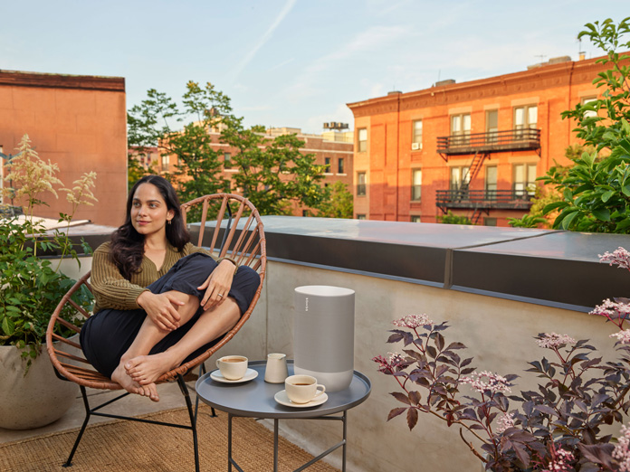 Sonos Move auf dem Balkon