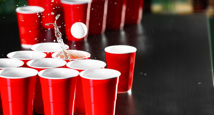 Bier pong: Die besten Tisch-Modelle, Regeln und Spielmodi