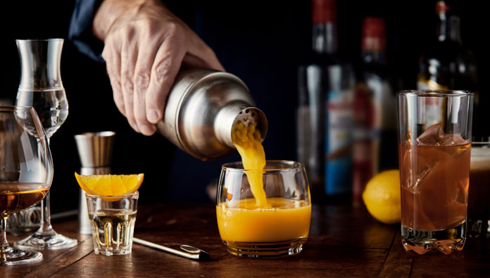Junggesellenabschied zuhause Cocktails mixen