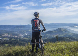 Outdoor-Sport im Sommer: So bleiben Männer fit