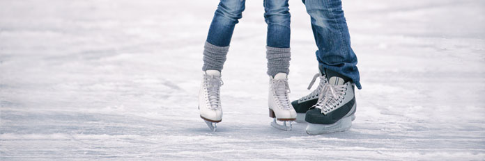 Date-Ideen im Winter Schlittschuh laufen