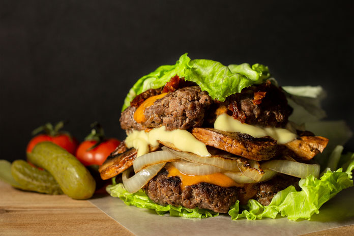 Keto Diät Rezepte, Keto Burger. Salat anstatt Brötchen