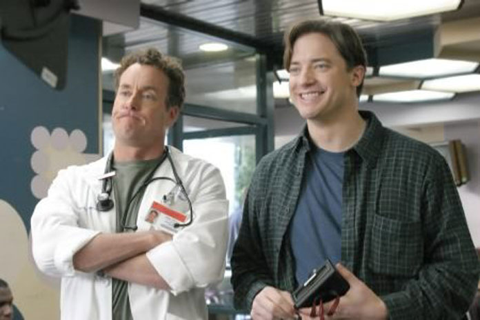 Brendan Fraser in Scrubs neben John C. McGinley