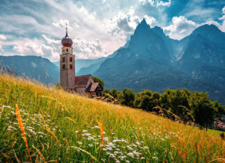 Das schöne Kastelruth im Herzen der Dolomiten