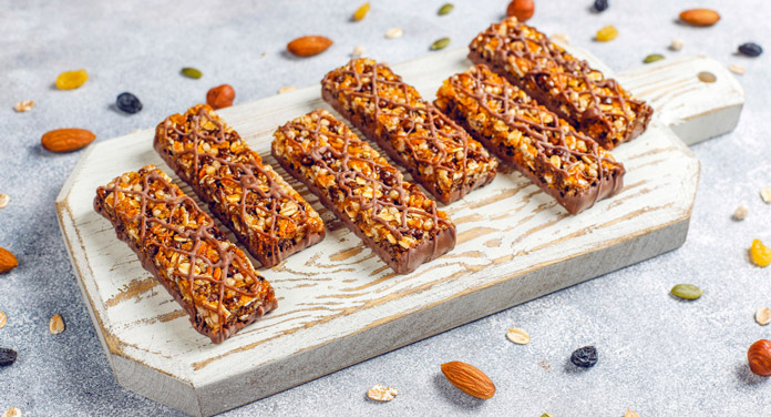healthy-delicios-granola-bars-with-chocolate-muesli-bars-with-nuts-dry-fruits Riegel