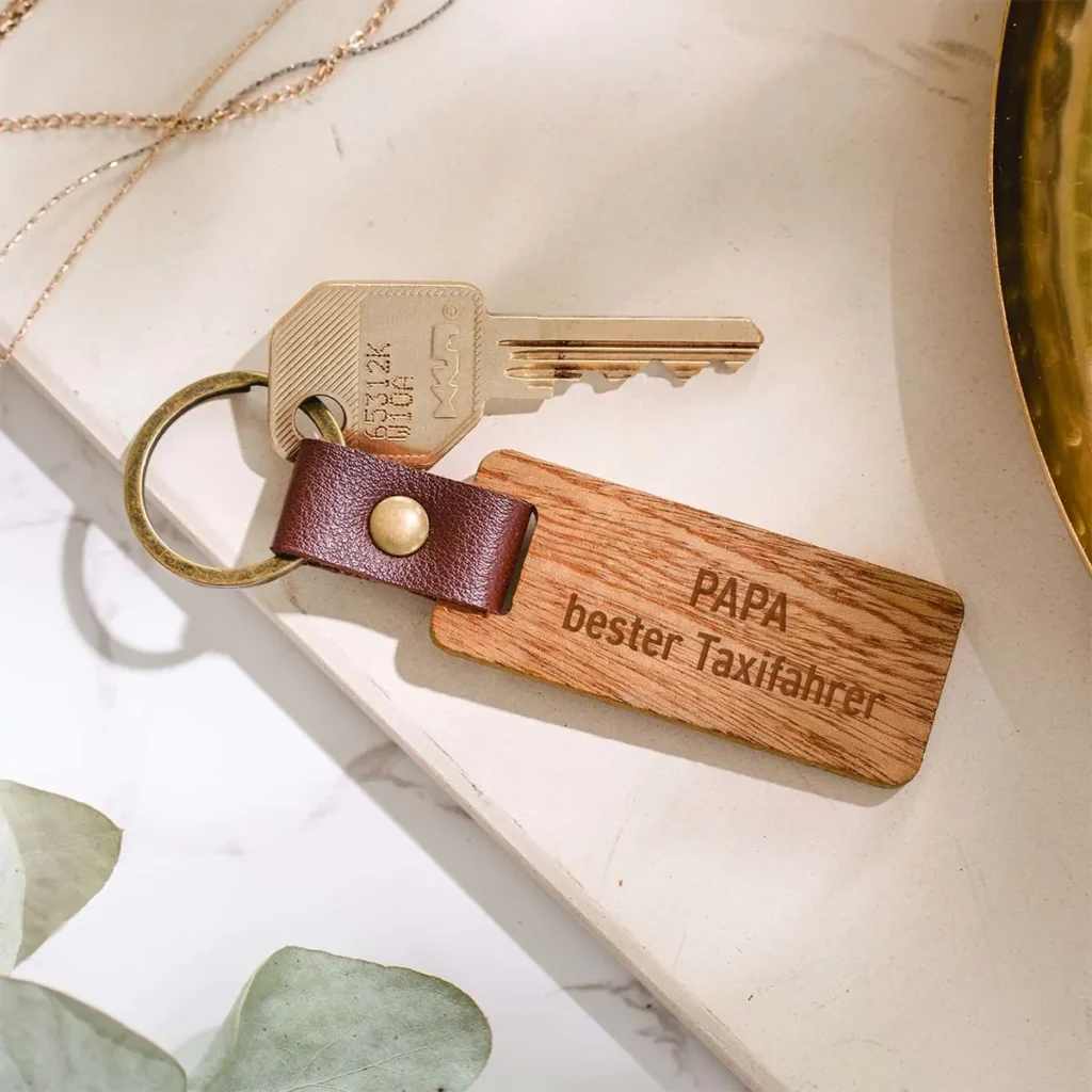 Personalisierbarer Holz-Schlüsselanhänger mit Text