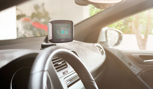 TomTom RIDER lässt sich natürlich auch im Auto befestigen und nutzen.