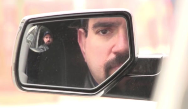 Iris wird über den Außenspiegel gescannt