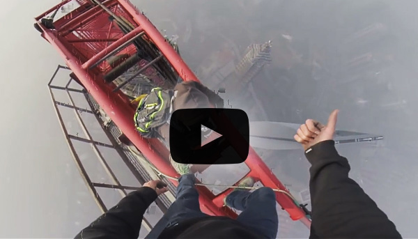 shanghai tower Urban Climber auf dem Shanghai Tower in 650m Höhe.