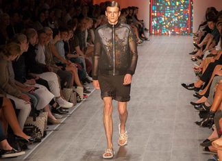 Badelatschen auf der Fashion Week Berlin