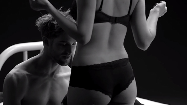 UNDRESS ME UNDRESS ME
